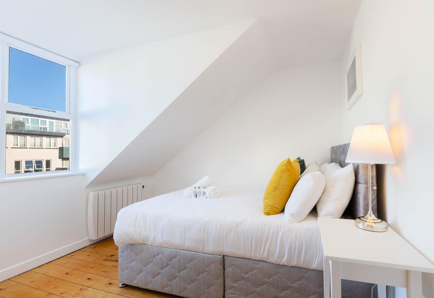 Modern Canal View Home, In City Centre, Sleeps 8 Galway Esterno foto