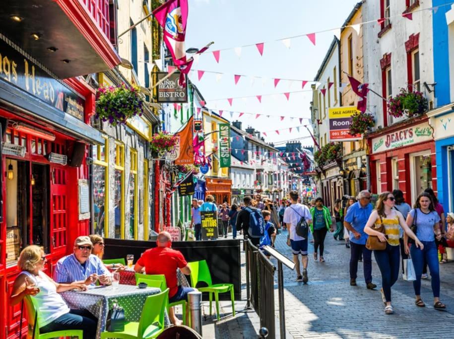 Modern Canal View Home, In City Centre, Sleeps 8 Galway Esterno foto